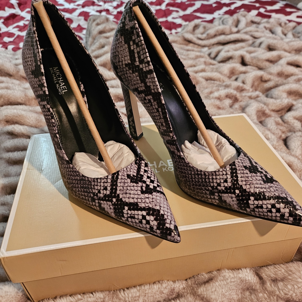 Michael Kors Women's Snakeskin Pumps - Black and Gray